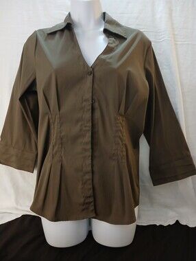 Pre-loved Antilia Femme Olive Green Button-Front Blouse.